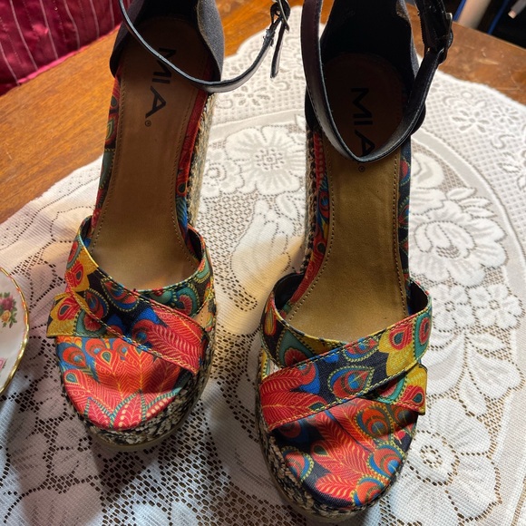 MIA Multicolor Patterned Platform Wedges - Picture 9 of 16
